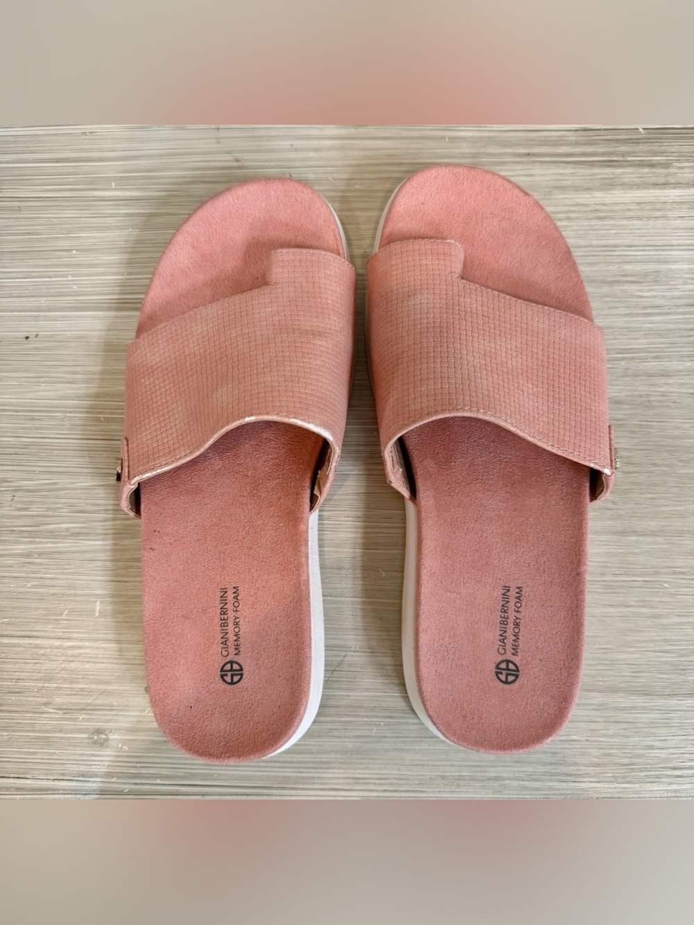 Women Giani Bernini textured cushion Comfort Cristeena Round Toe Sandal Size 6
